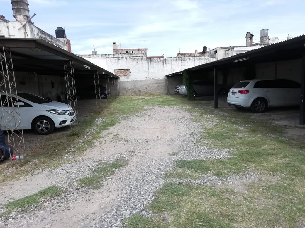 Alta cordoba cochera para 20 autos en Argentina Vende
